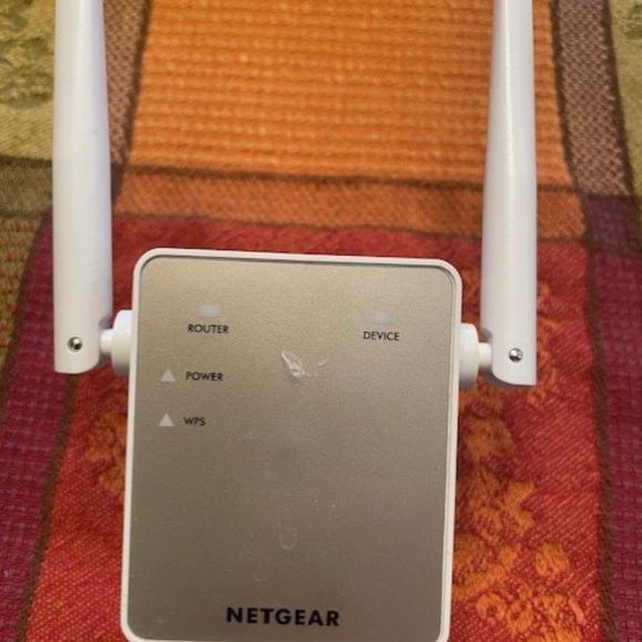 Tenda Wireless AC1900 Dual Band Gigabit Router AC18, plus FREE Netgear Extender! - Picture 5 of 8